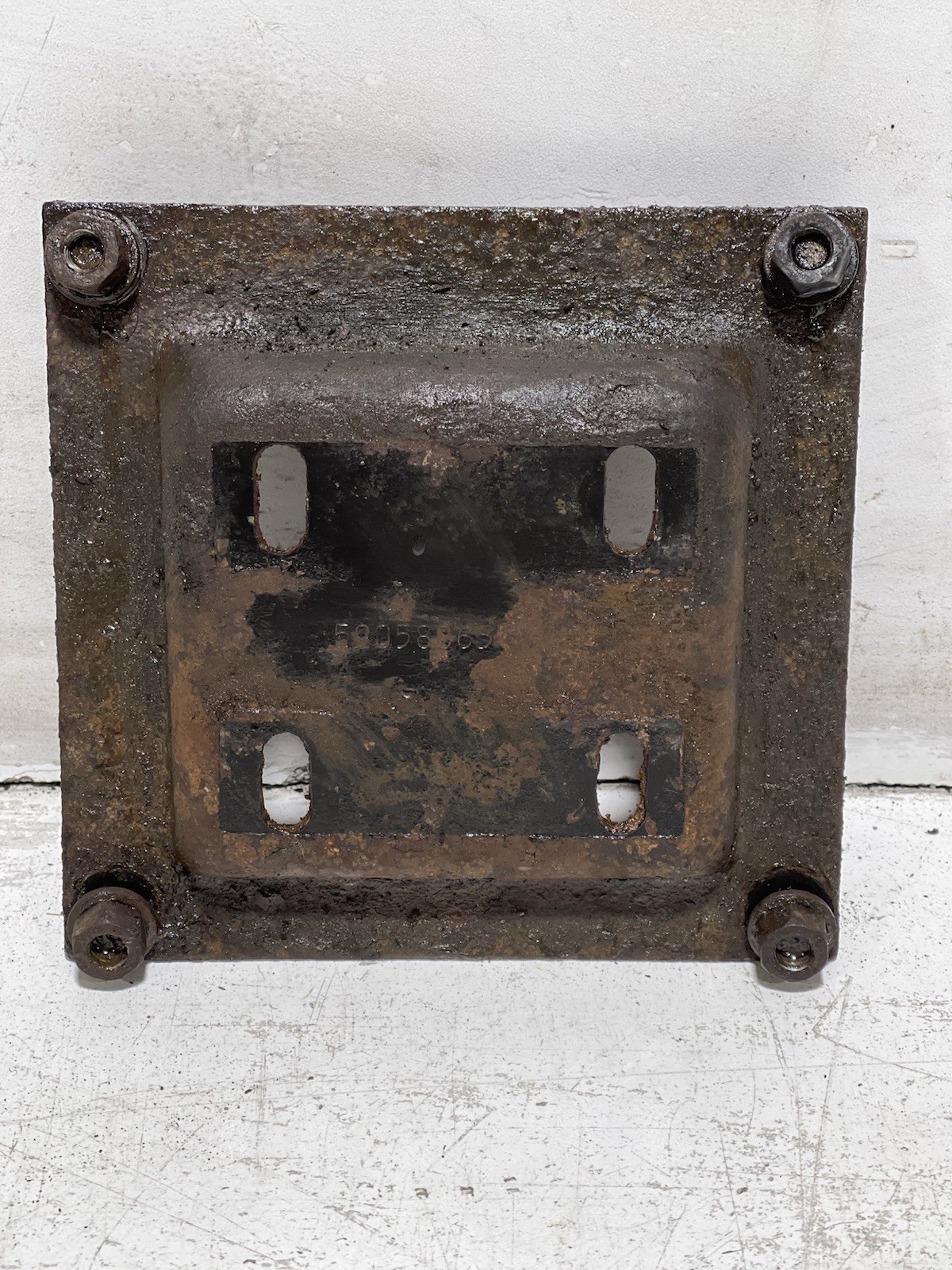 2.5 4.0 Automatic Trans Support Mount Bracket w/ BOLTS 97-02 Jeep TJ Wrangler