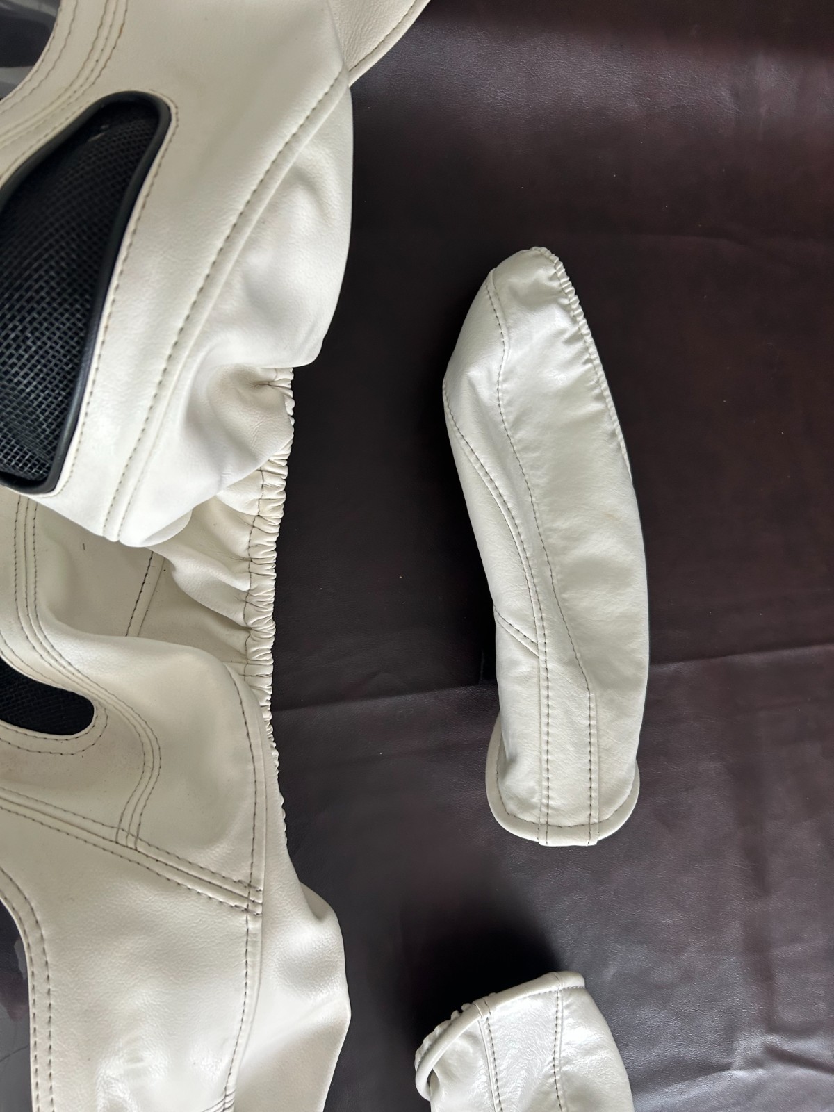 Colgan Custom C5 Corvette Bra & Mirror Covers – White Leather