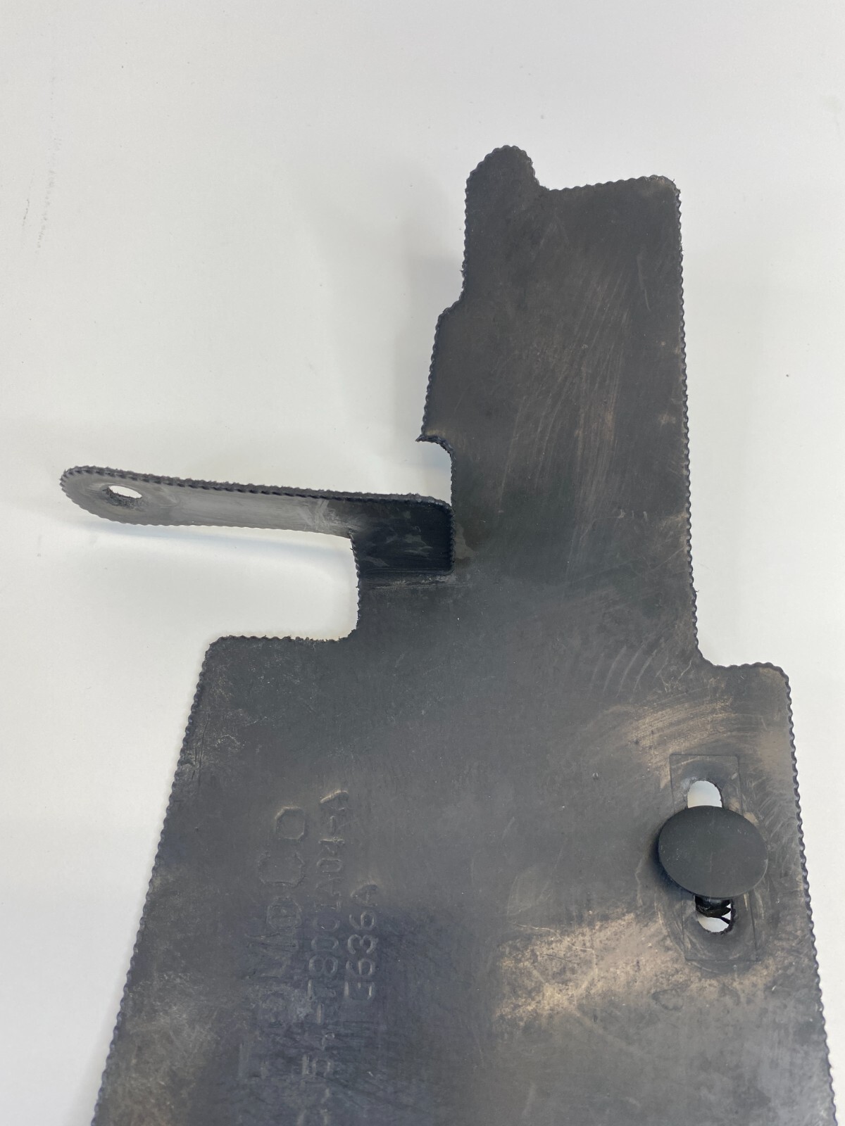 2013-2016 FORD ESCAPE FRONT RIGHT PASSENGER SIDE AIR SHIELD DEFLECTOR TRIM