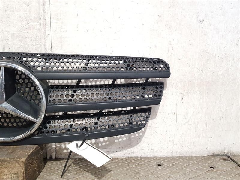 1998-2005 W163 MERCEDES M-CLASS FRONT GRILLE