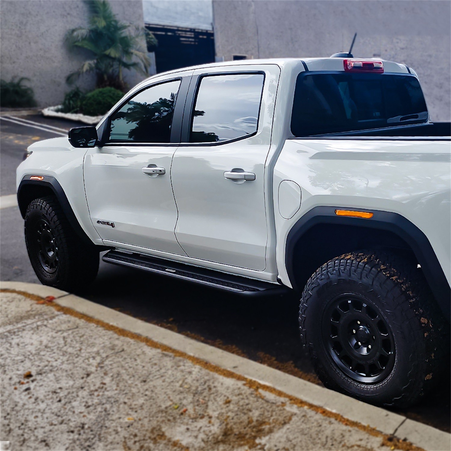Go Rhino P/N DSS4235T Step Nerf Bar