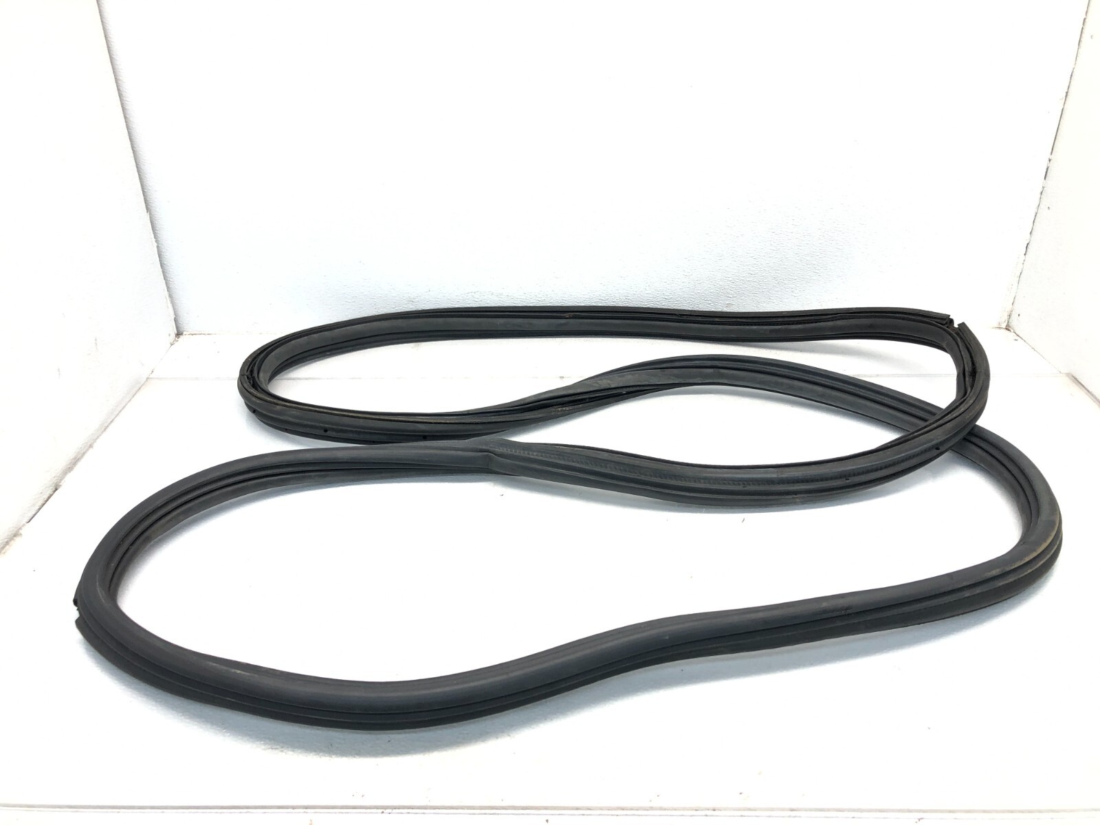2019-2023 LINCOLN NAUTILUS REAR TRUNK LID WEATHERSTRIP SEAL OEM
