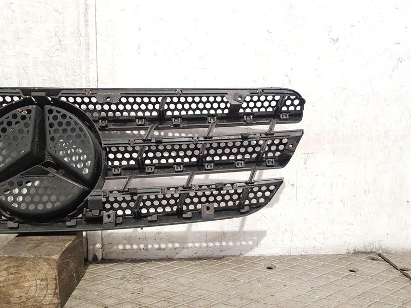 1998-2005 W163 MERCEDES M-CLASS FRONT GRILLE