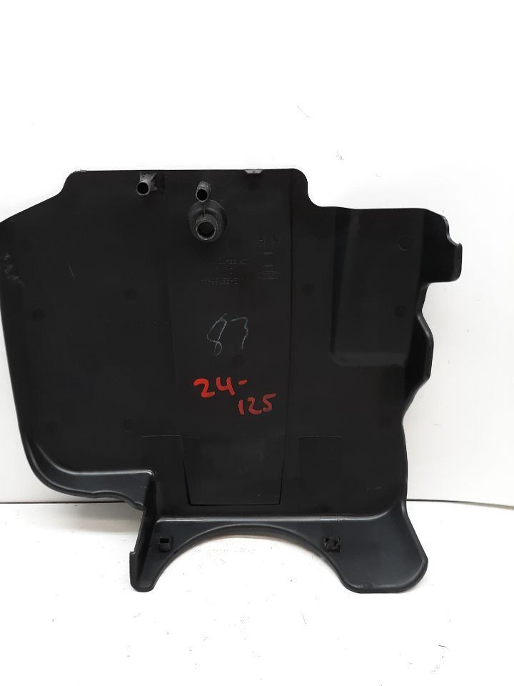 05-11 TOWN CAR Engine Cover