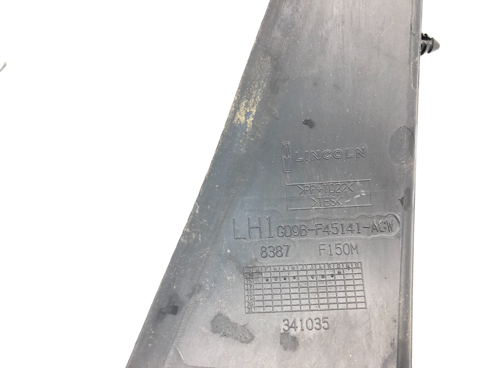 2017-2020 LINCOLN CONTINENTAL REAR TRUNK SIDE WATER GUTTER DEFLECTOR COVER TRIM