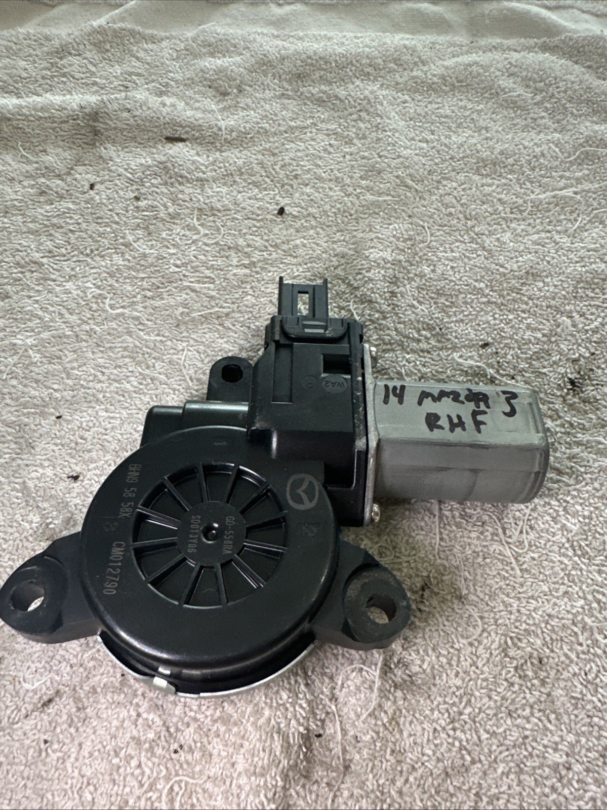 2014 2015 2016 2017 2018 Mazda 3 Right front window motor oem