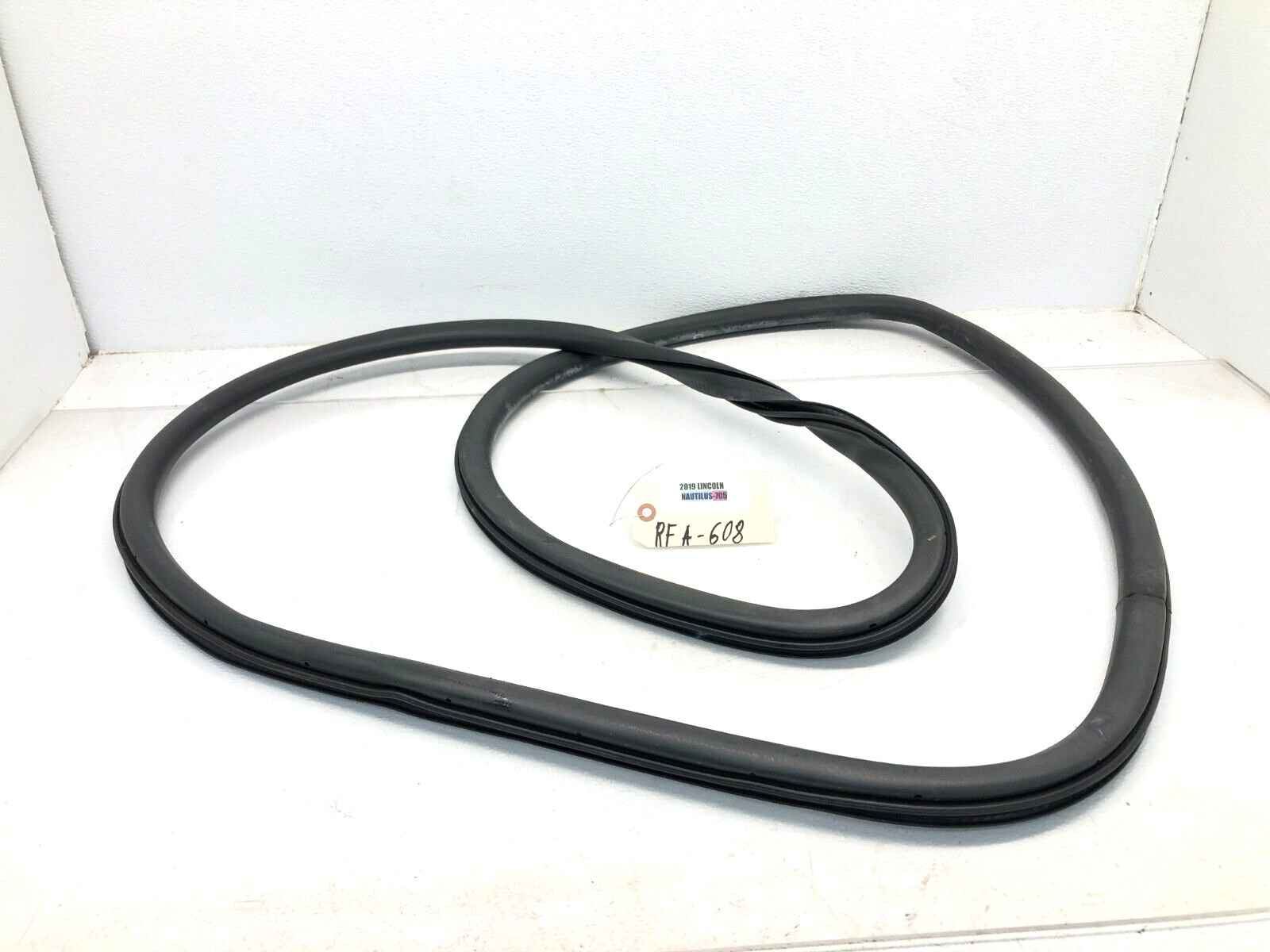 2019-2023 LINCOLN NAUTILUS RIGHT PASSENGER FRONT DOOR WEATHERSTRIP SEAL OEM