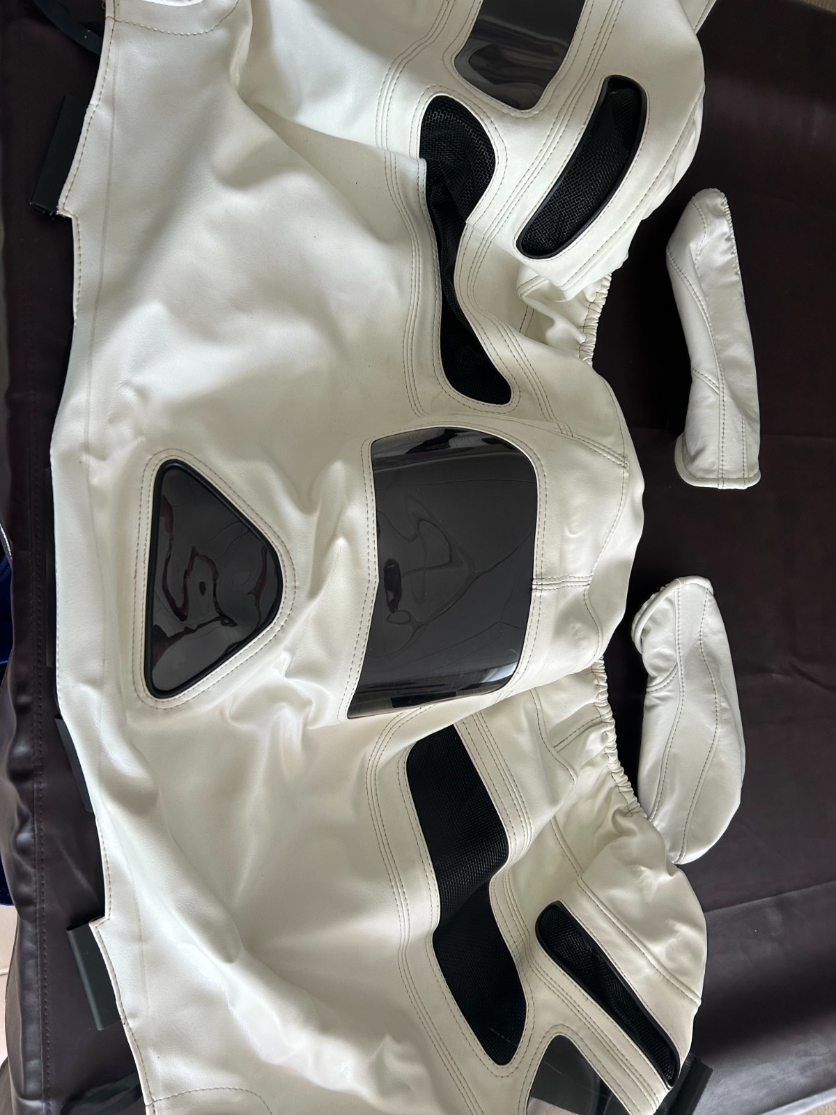 Colgan Custom C5 Corvette Bra & Mirror Covers – White Leather