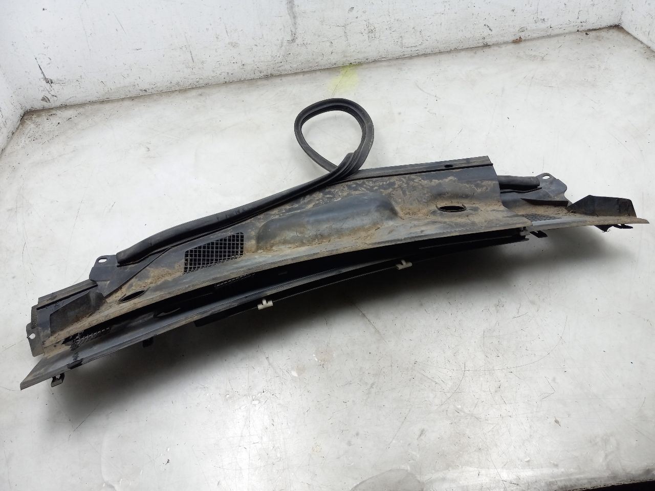 2001 LEXUS RX300 3.0L COWL VENT COVER