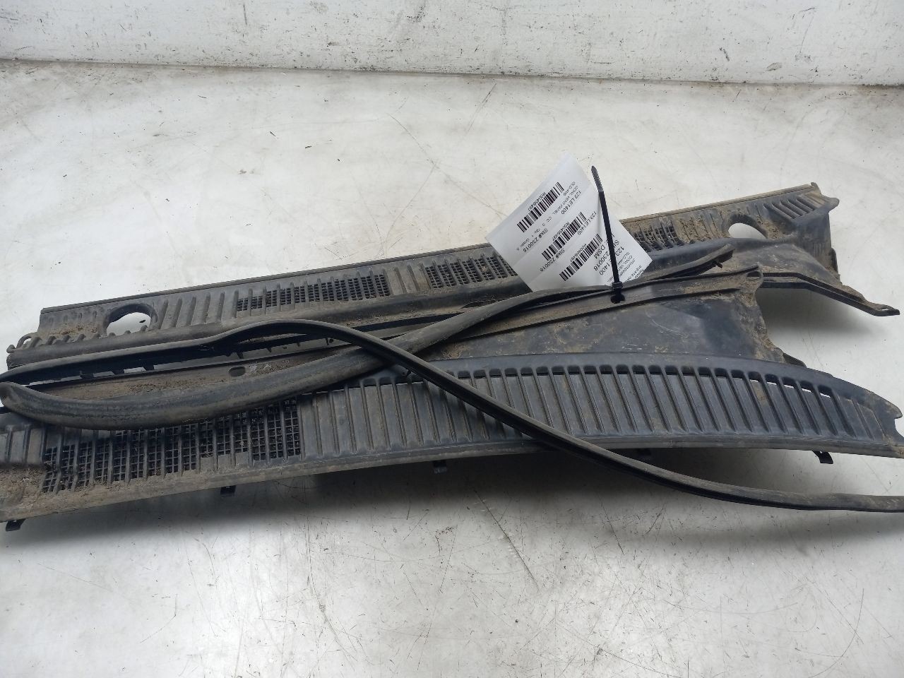 2000 LEXUS LX470 4.7L COWL VENT COVER