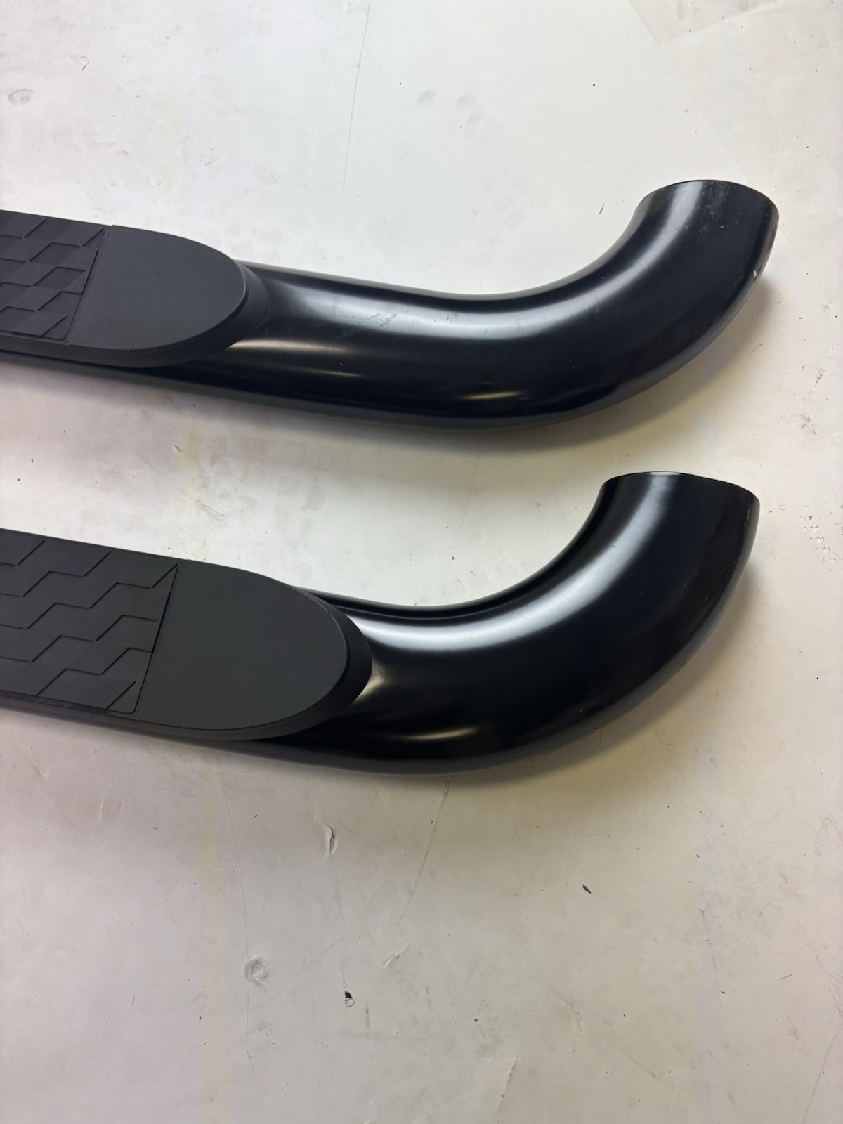 Open Box Westin 21-3565 Platinum 4 Oval Nerf Step Bars