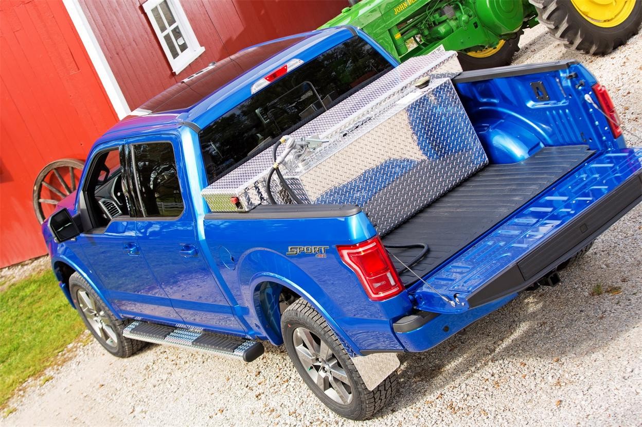 Dee Zee Step Nerf Bar – +BKTX/NB/OVAL6 BRITE TREAD TUBE CREW CAB (BRACKETS SOLD
