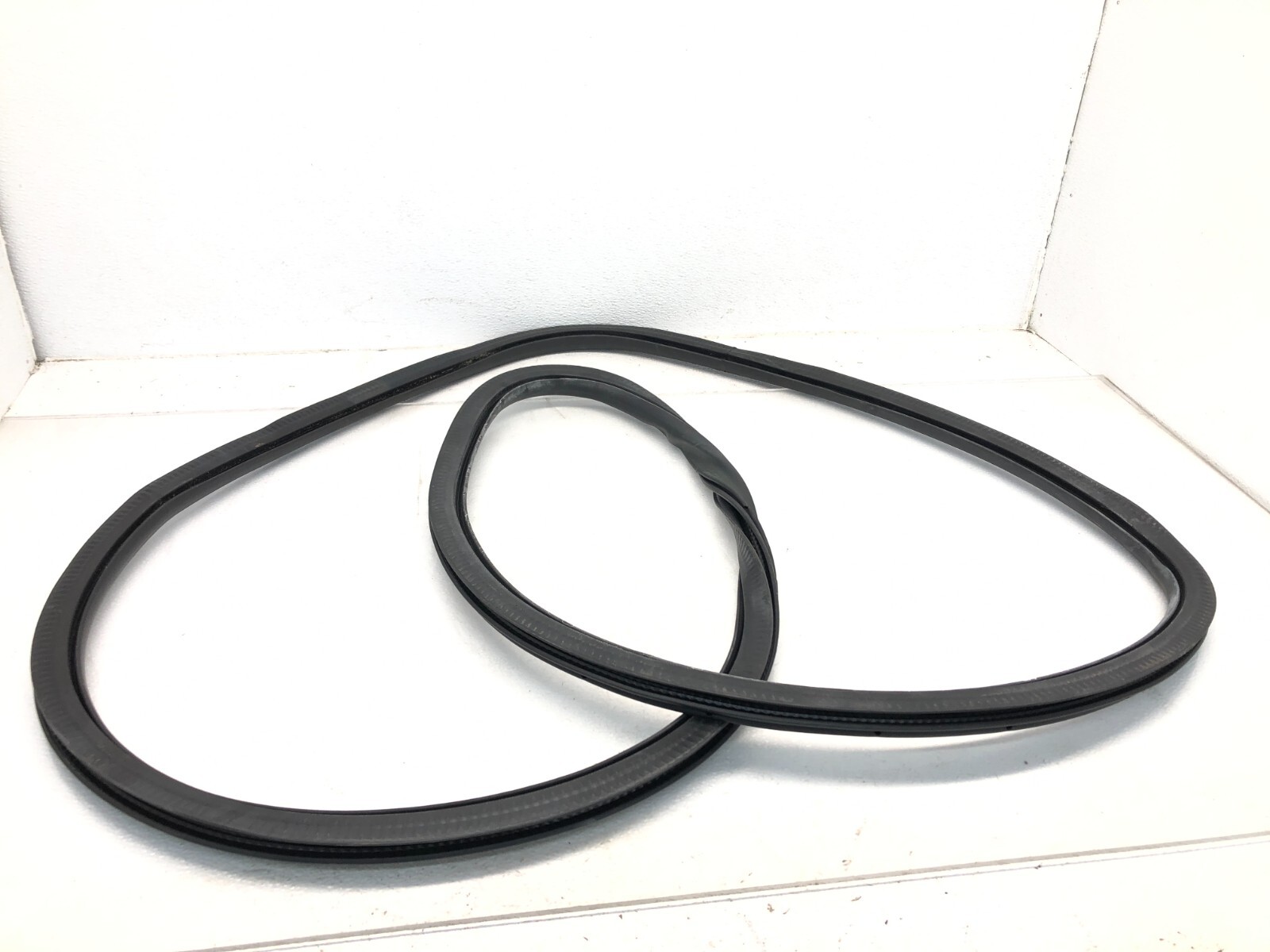 2019-2023 LINCOLN NAUTILUS RIGHT PASSENGER FRONT DOOR WEATHERSTRIP SEAL OEM