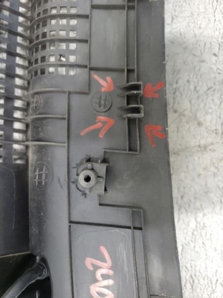 2020-2023 Kia Soul Windshield Cowl Vent Panel 86150K0000 *Broken Clips*