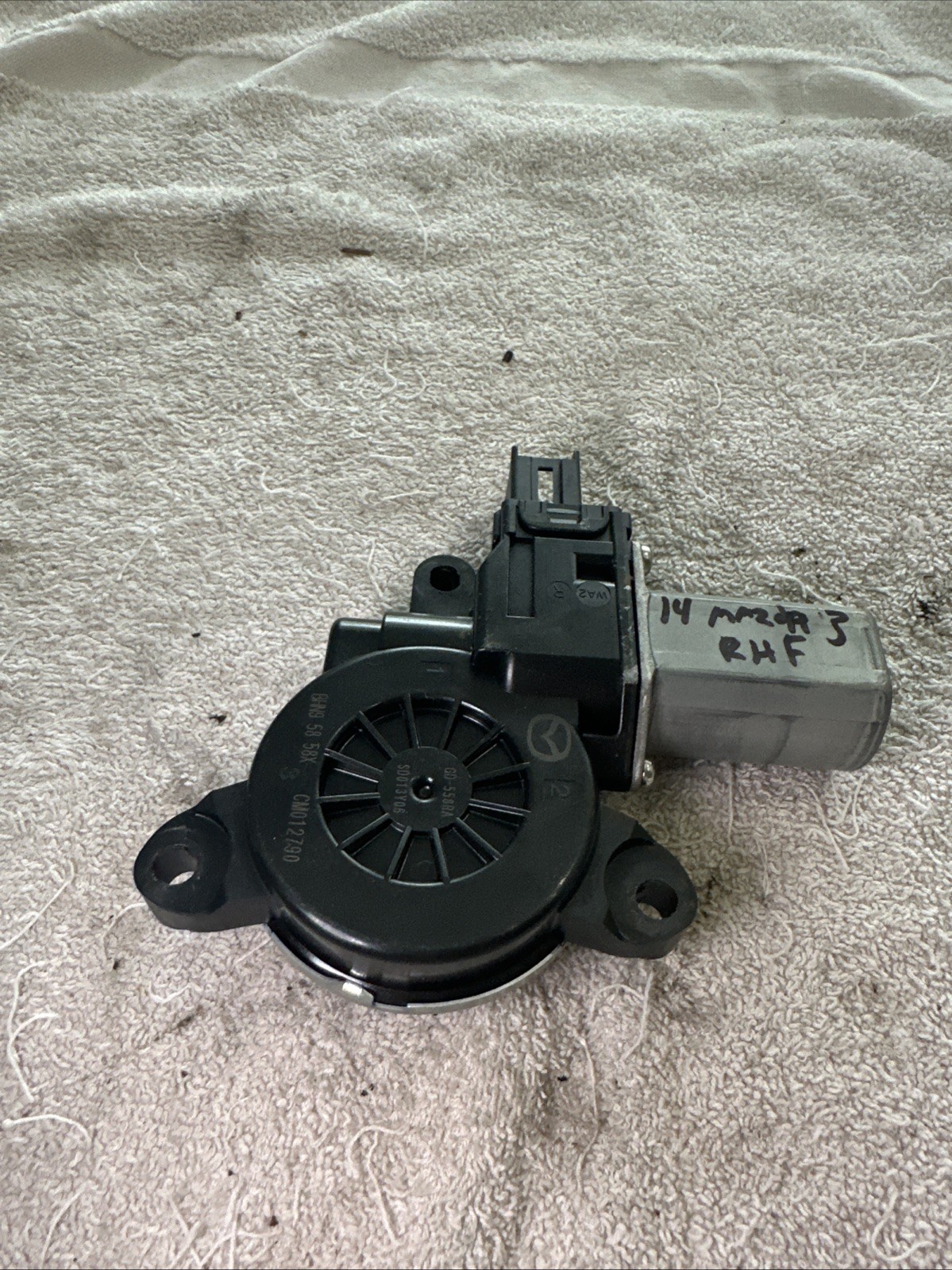 2014 2015 2016 2017 2018 Mazda 3 Right front window motor oem
