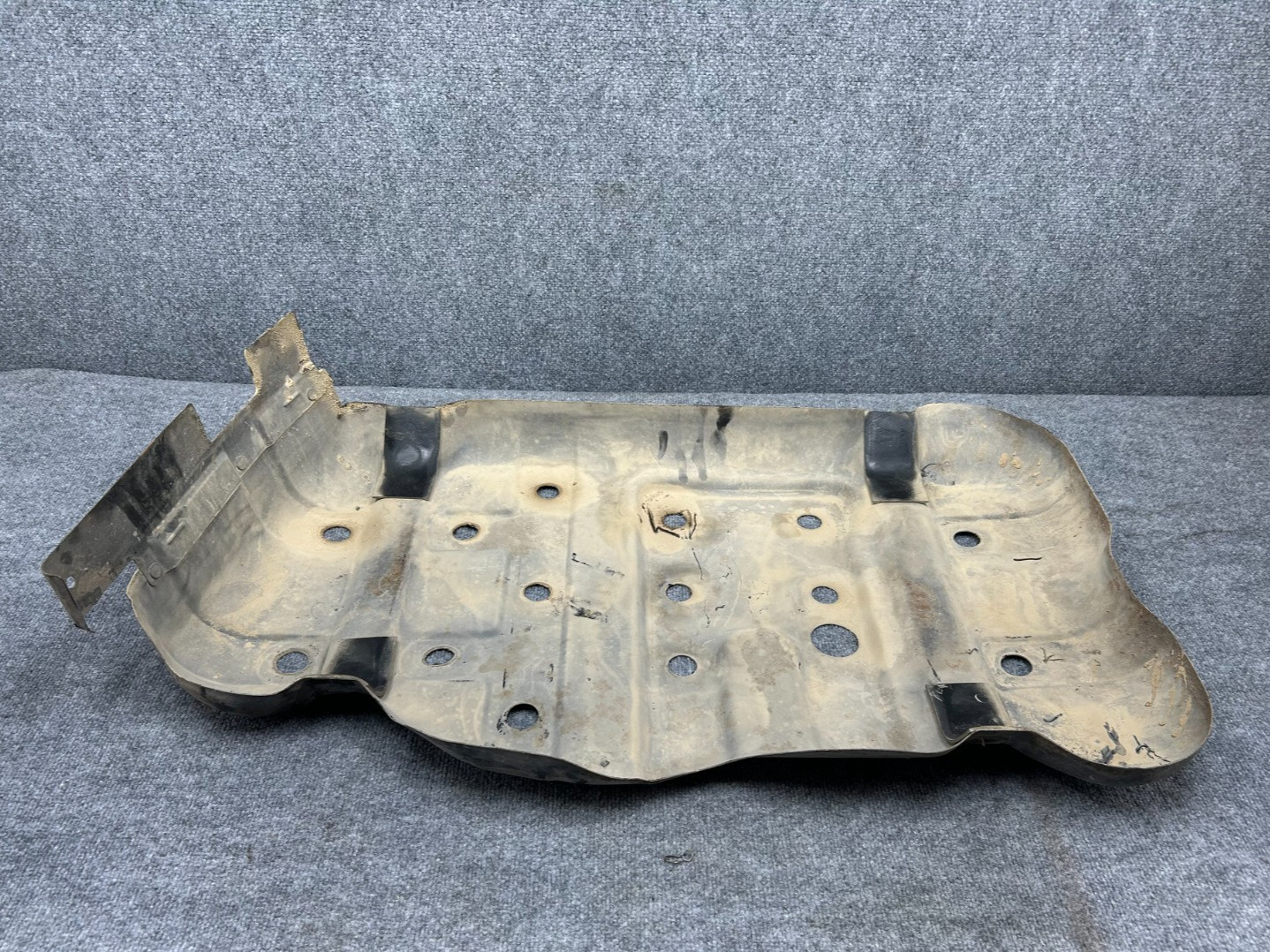 TOYOTA LAND CRUISER FJ80 91-92 OEM FUEL TANK LOWER SKID PLATE GUARD SHIELD 170K