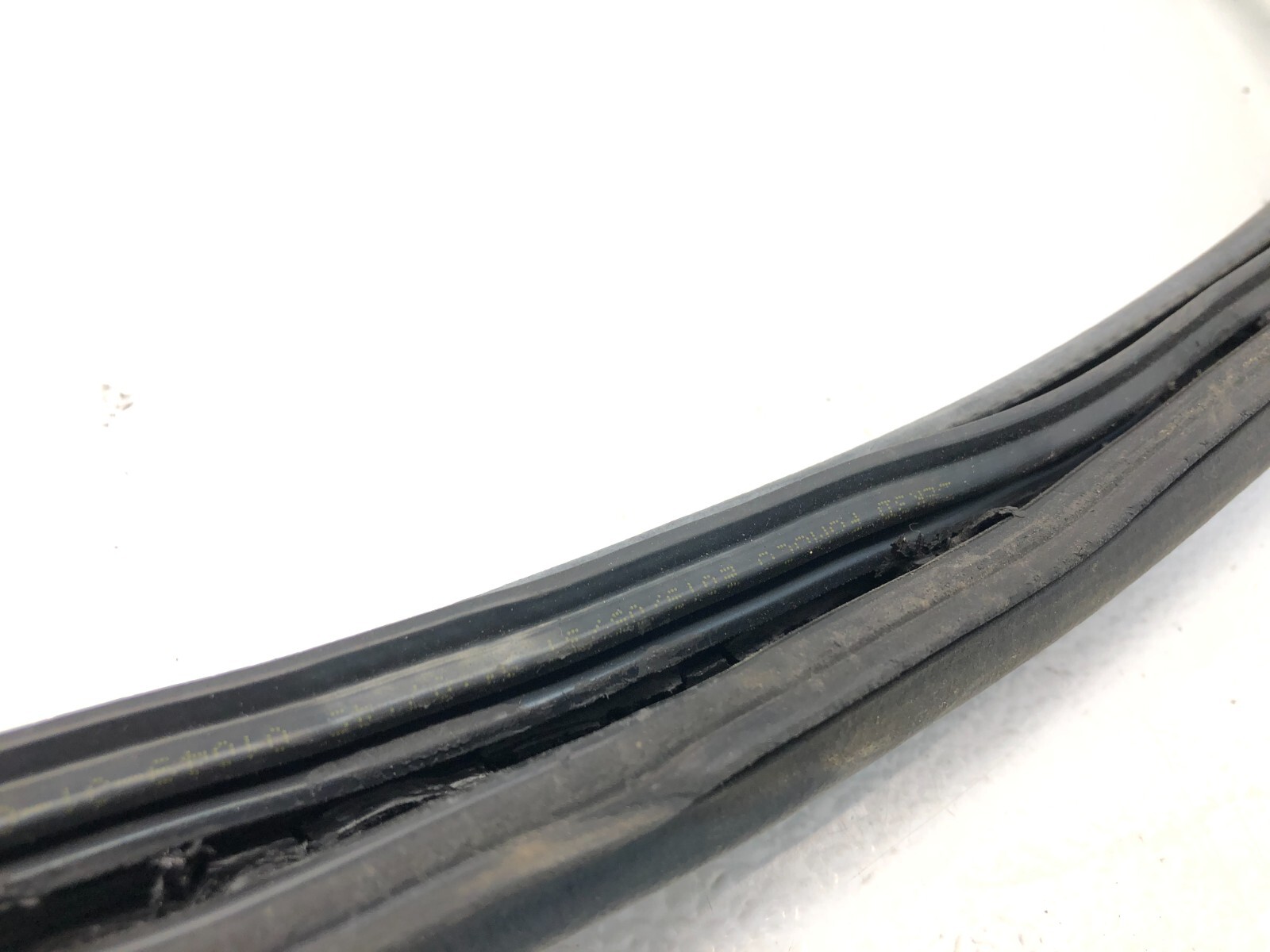 2019-2023 LINCOLN NAUTILUS REAR TRUNK LID WEATHERSTRIP SEAL OEM