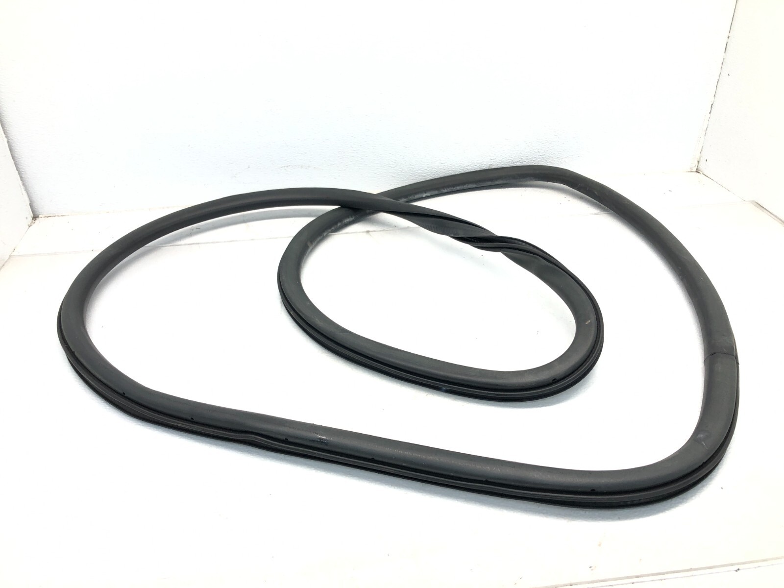 2019-2023 LINCOLN NAUTILUS RIGHT PASSENGER FRONT DOOR WEATHERSTRIP SEAL OEM