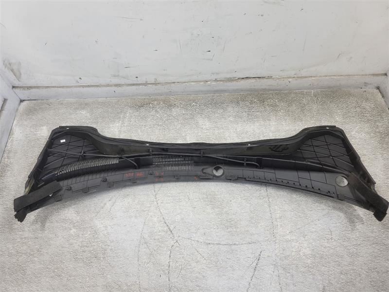 2020-2023 Kia Soul Windshield Cowl Vent Panel 86150K0000 *Broken Clips*