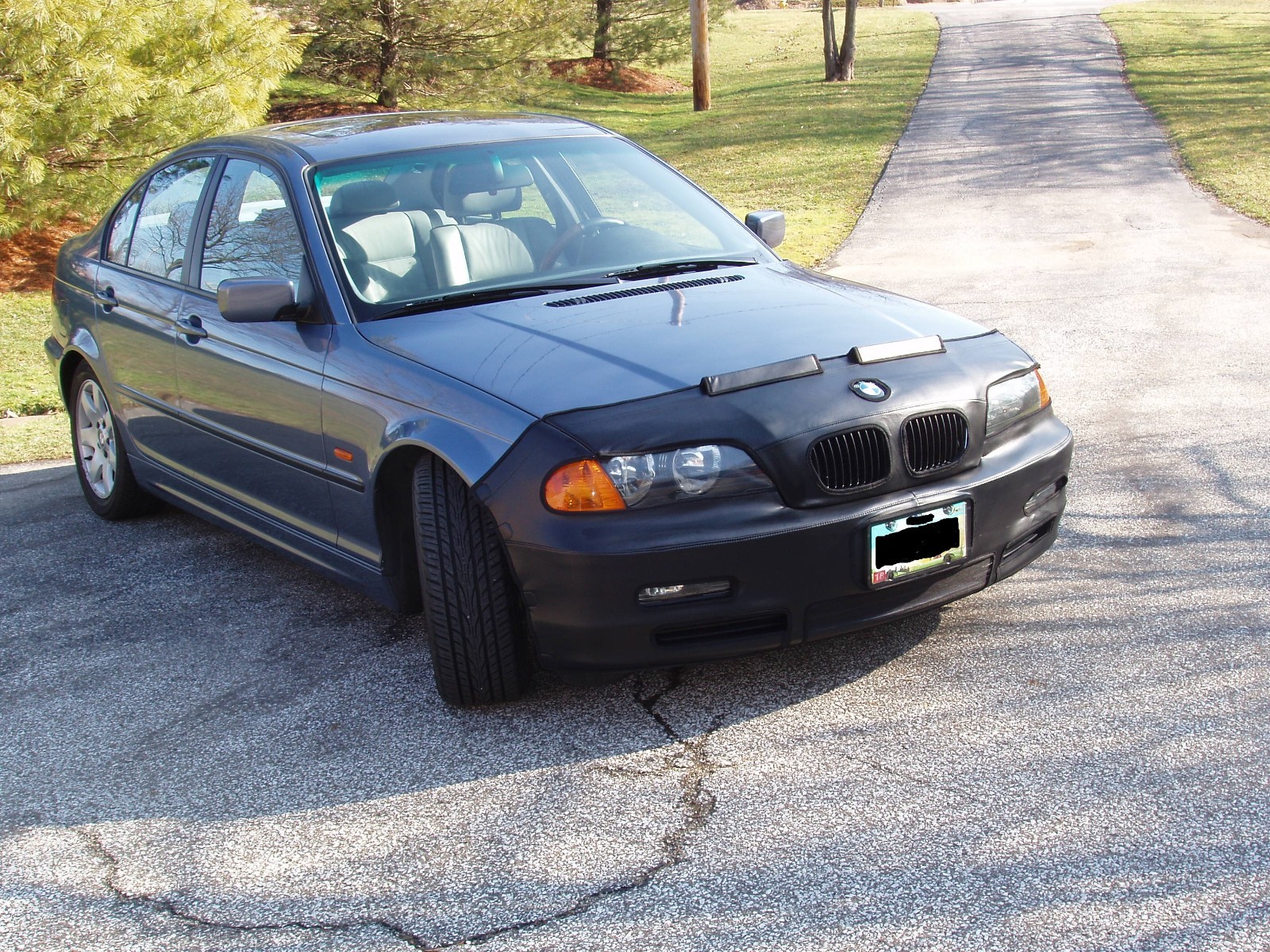 Colgan Front End Mask Bra 2pc. Fits BMW 325i 2001 W/Lic.Plate cut