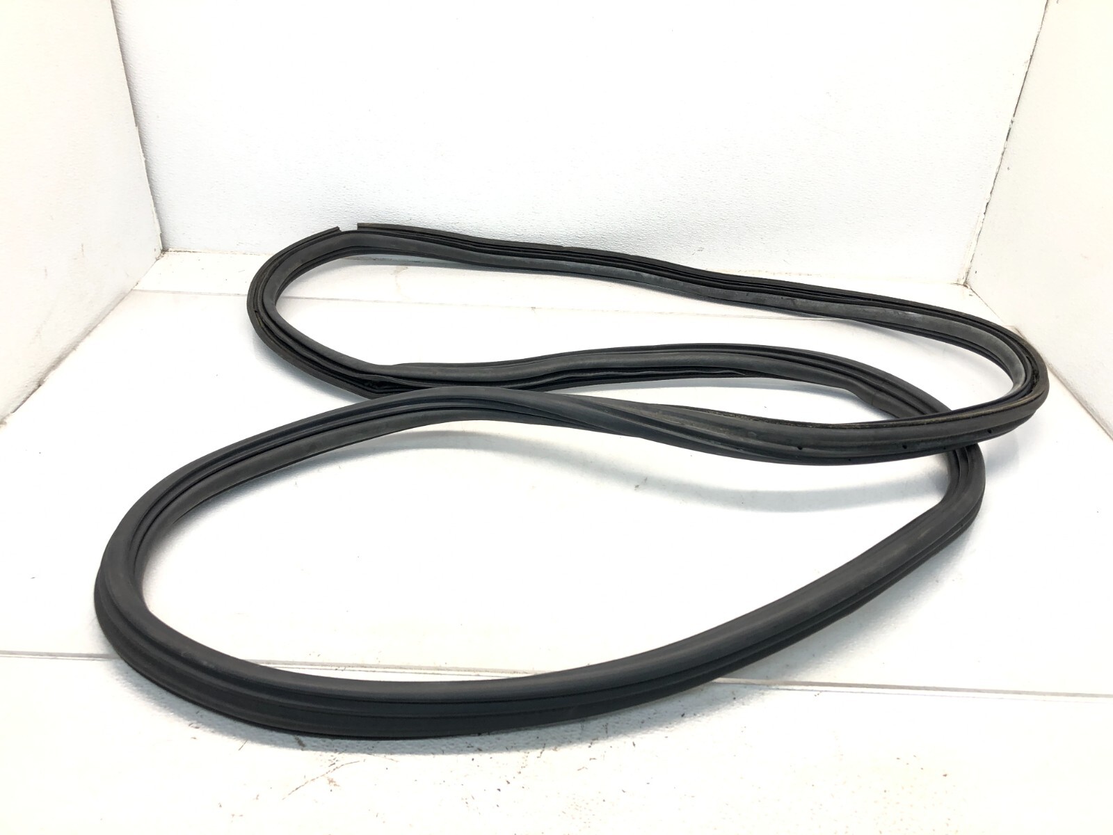 2019-2023 LINCOLN NAUTILUS REAR TRUNK LID WEATHERSTRIP SEAL OEM
