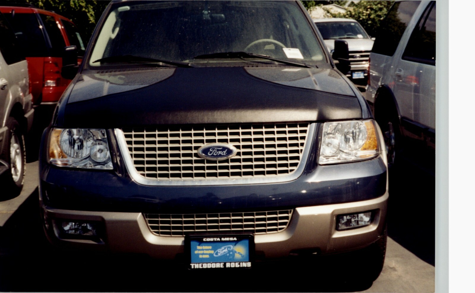Colgan T-Style Hood Bra Mask Fits Ford Expedition XLS, XLT, Limited 2003-2006