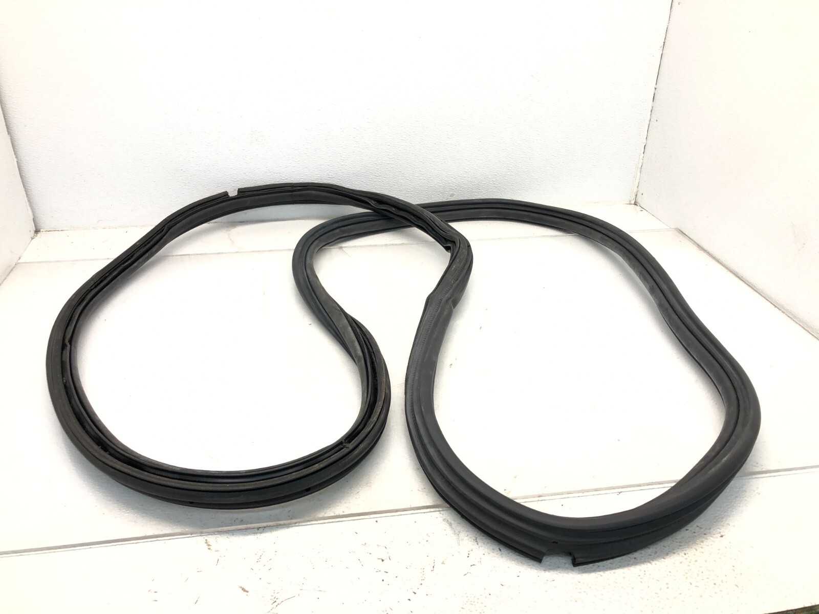 2019-2023 LINCOLN NAUTILUS REAR TRUNK LID WEATHERSTRIP SEAL OEM