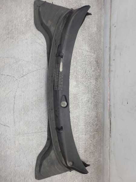 2020-2023 Kia Soul Windshield Cowl Vent Panel 86150K0000 *Broken Clips*