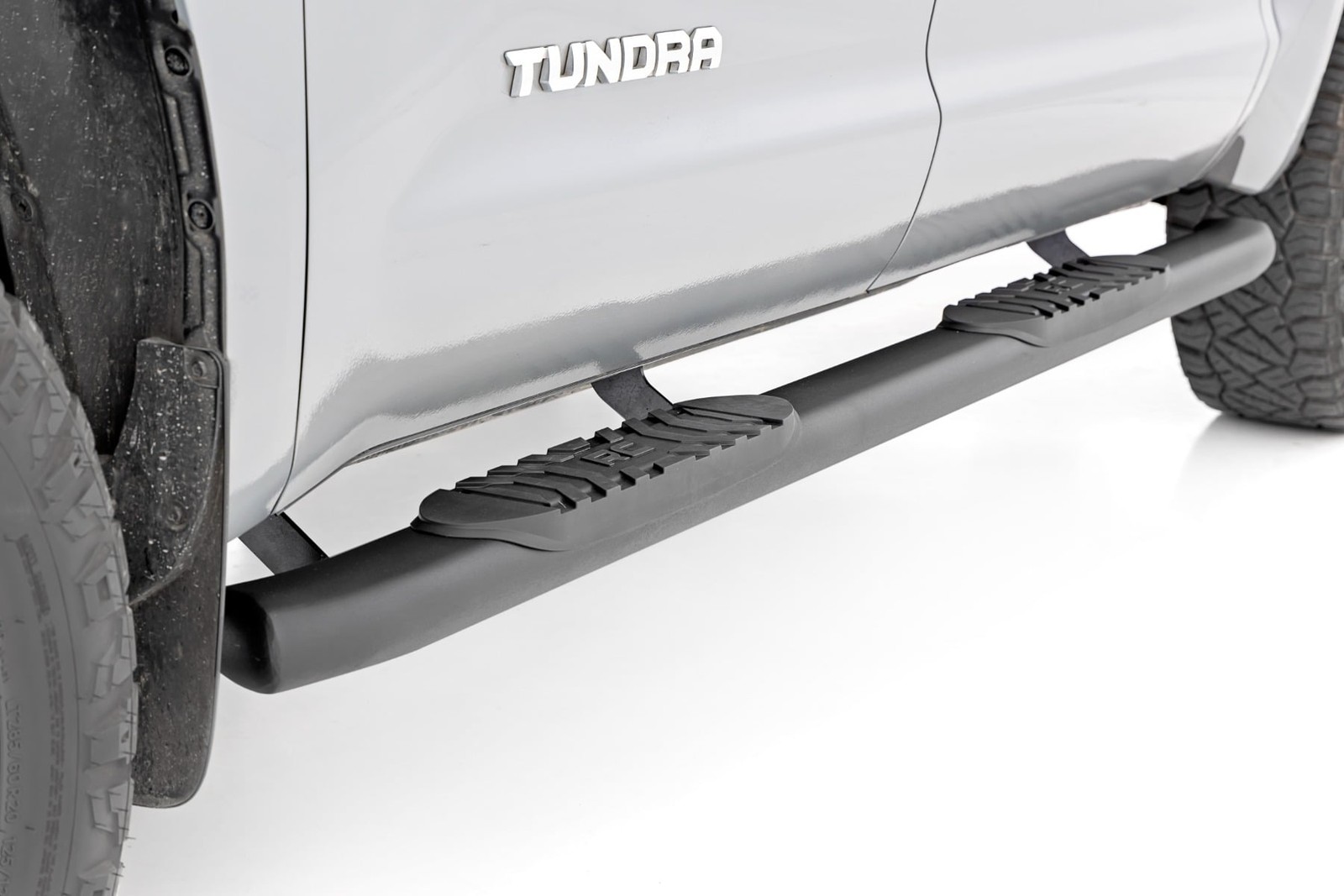 Rough Country 4.5″ Oval Tube Nerf Steps-Black, for 07-21 Tundra CrewMax; 21009