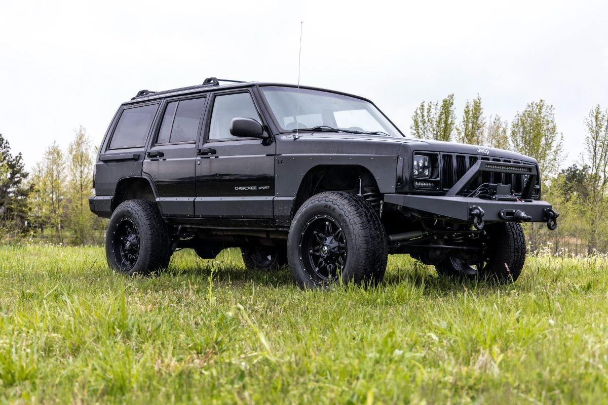 Rough Country Rear Quarter Panel Armor-Black, for 97-01 Cherokee XJ; 10572