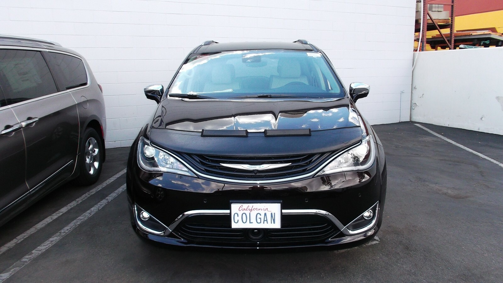 Colgan Sport Hood Bra Mask Fits 2017-2020 Chrysler Pacifica LTD, Touring