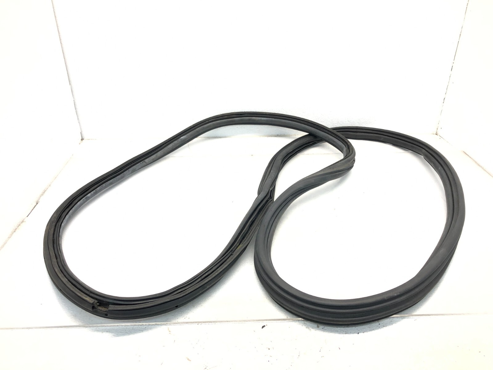 2019-2023 LINCOLN NAUTILUS REAR TRUNK LID WEATHERSTRIP SEAL OEM