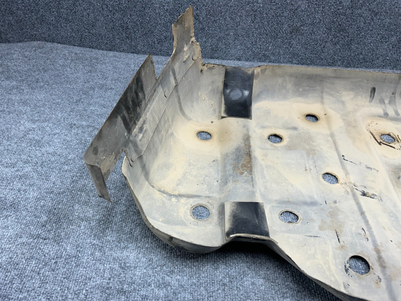 TOYOTA LAND CRUISER FJ80 91-92 OEM FUEL TANK LOWER SKID PLATE GUARD SHIELD 170K