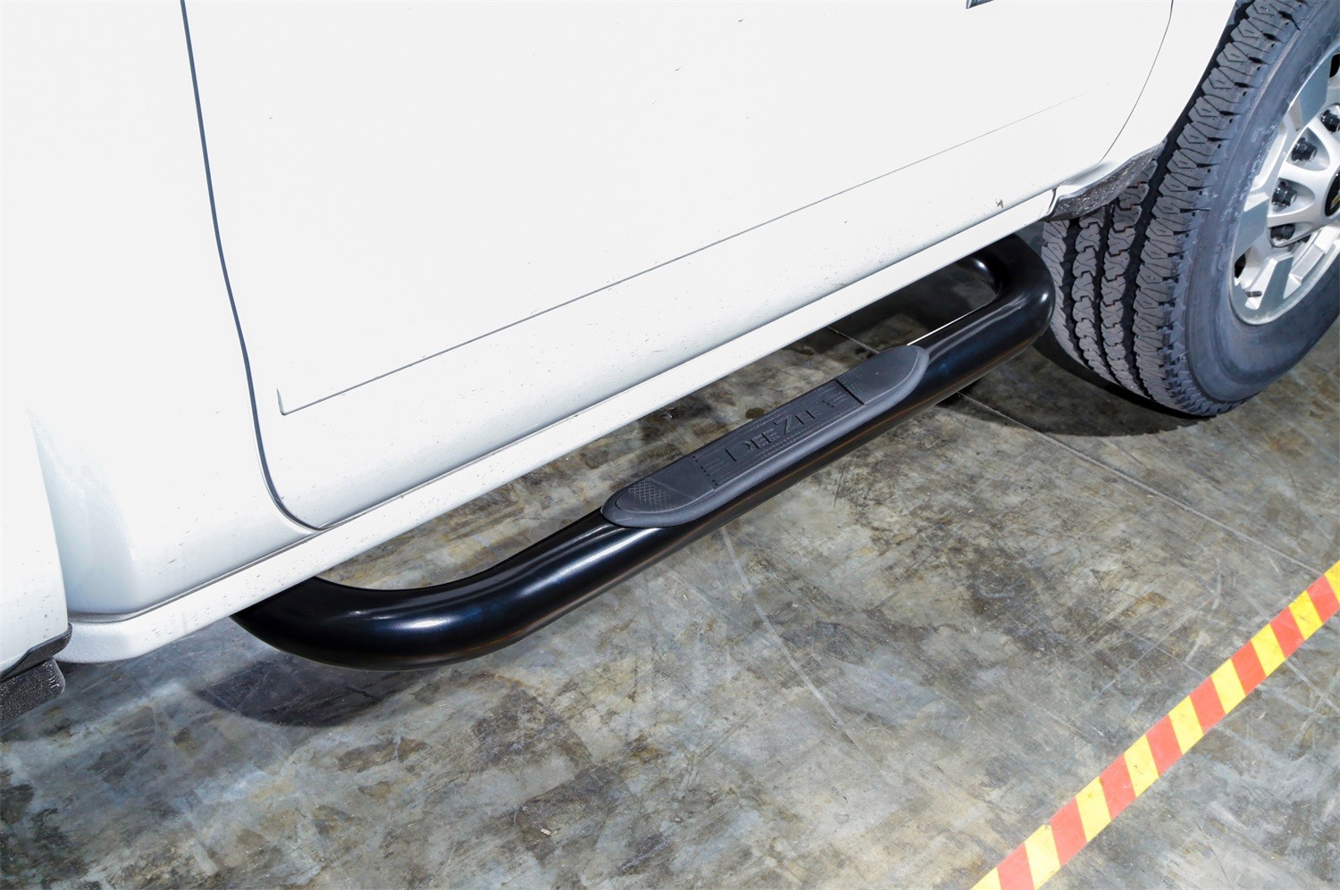 Dee Zee DZ370121 3″ Black Powder Coated Steel Side Step Round 88-00 GMC EXT Cab
