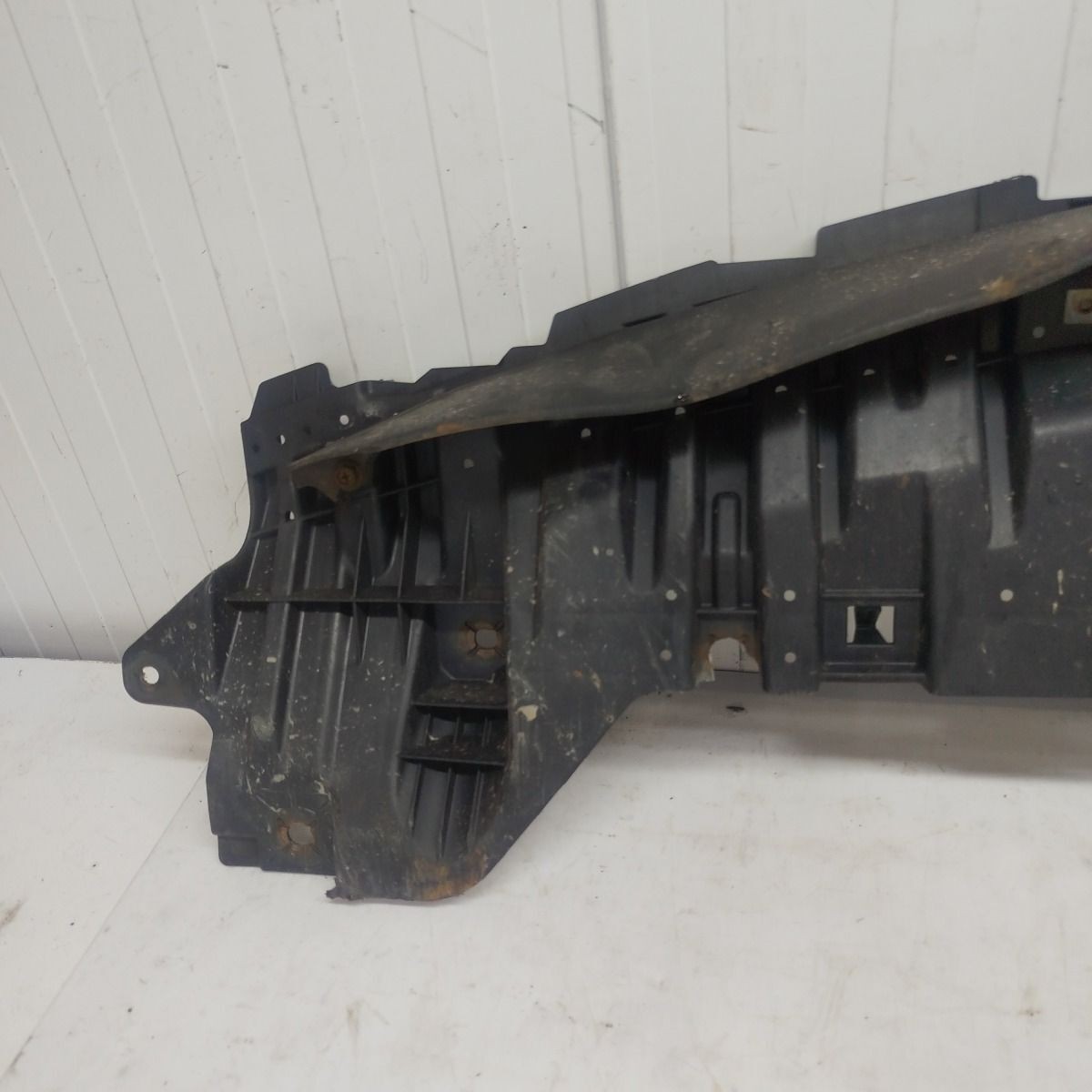 2015-2019 TOYOTA AURIS MK2 Front Bumper Undertray 52618-02040