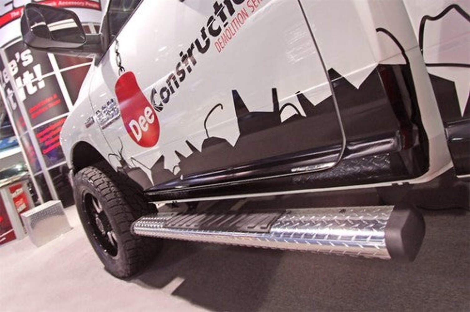 Dee Zee DZ16421 Aluminum Oval Black Powder Coated Nerf Bar