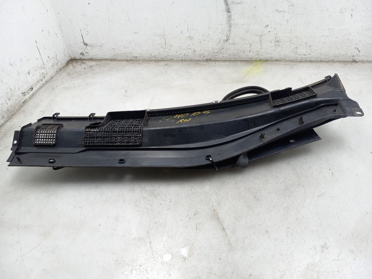 2001 LEXUS RX300 3.0L COWL VENT COVER