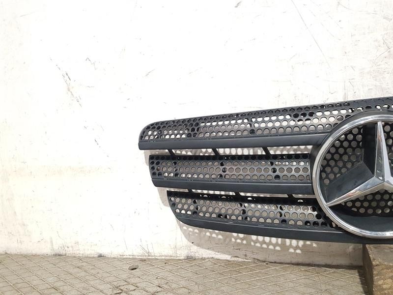 1998-2005 W163 MERCEDES M-CLASS FRONT GRILLE