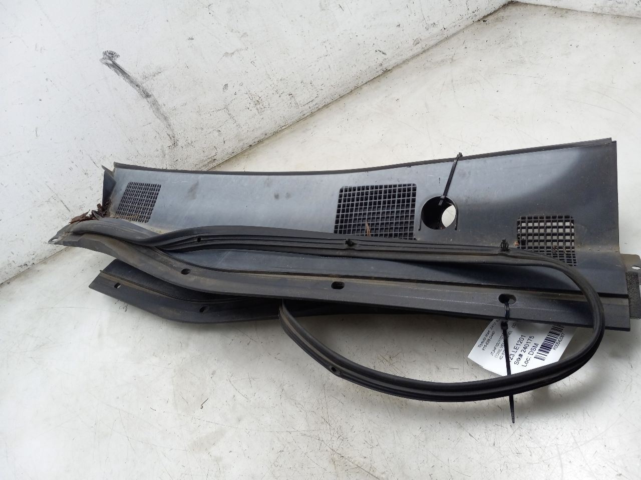 2001 LEXUS RX300 3.0L COWL VENT COVER
