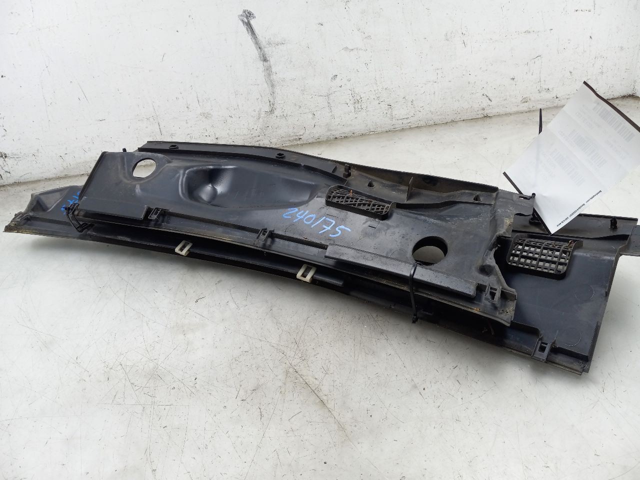 2001 LEXUS RX300 3.0L COWL VENT COVER