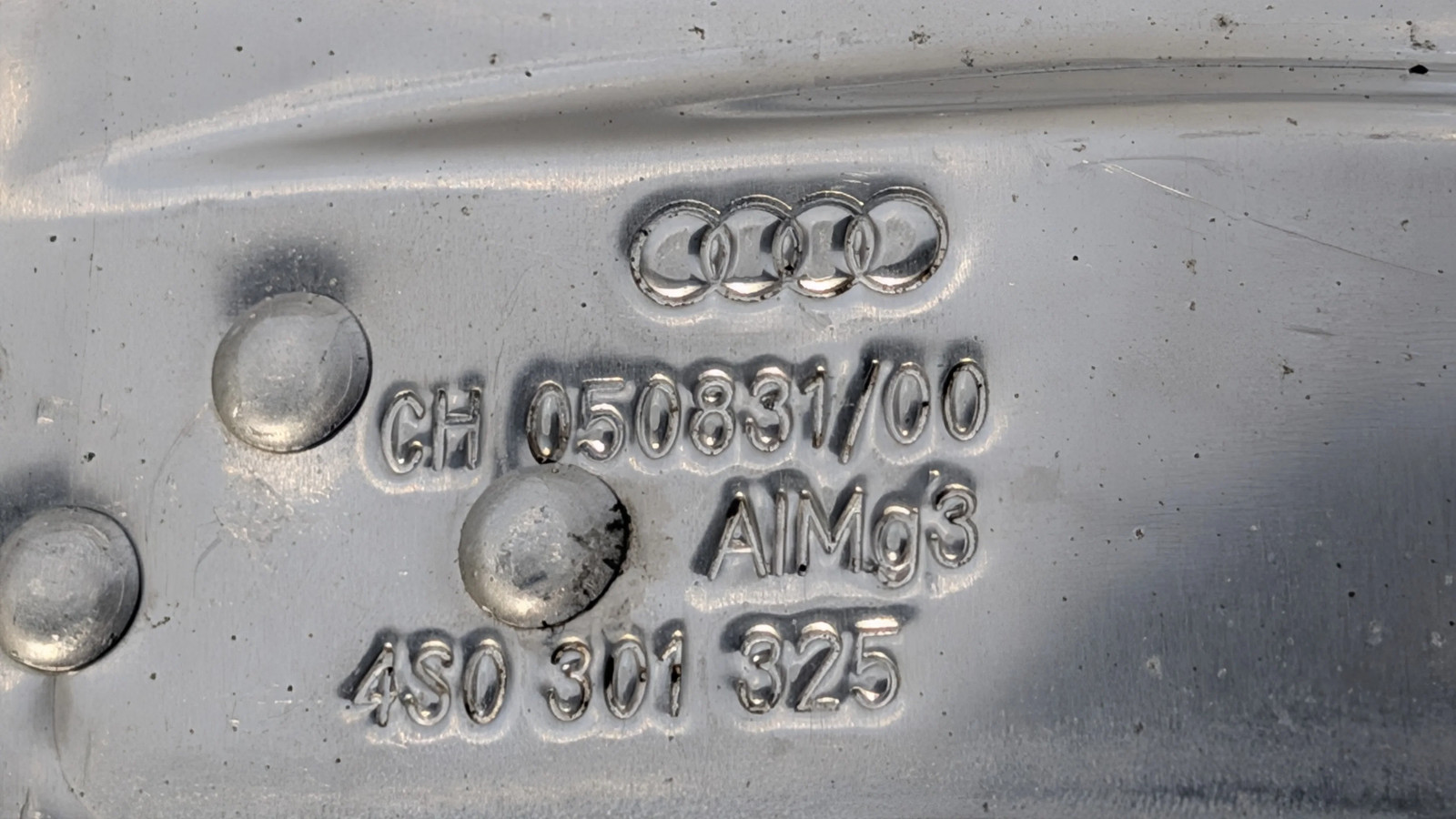 EB1426 2017 17 AUDI R8 LEFT LH REAR AXLE GUARD