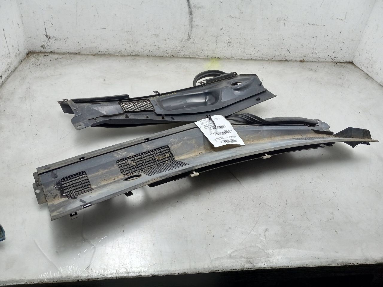 2001 LEXUS RX300 3.0L COWL VENT COVER
