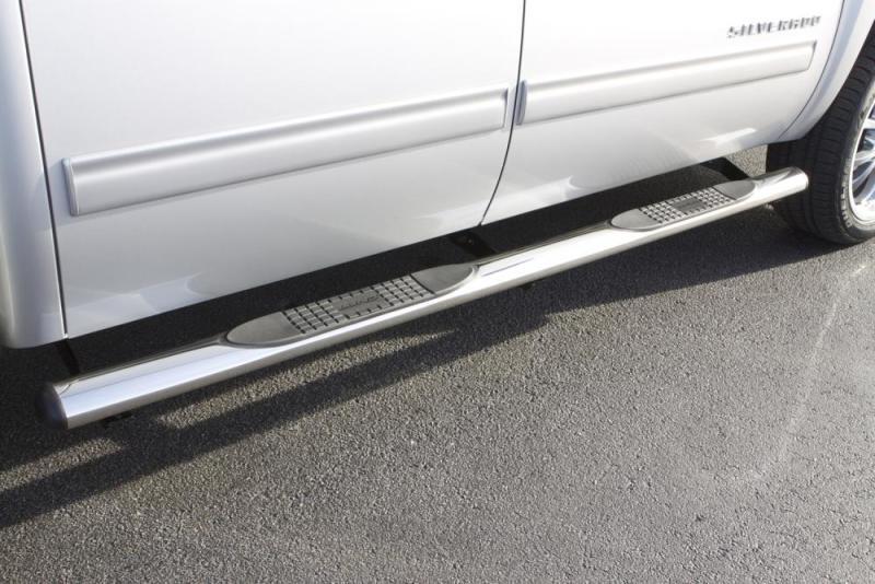 LUND 23578176 4in. Oval Straight Nerf Bars for Nissan Frontier Crew Cab