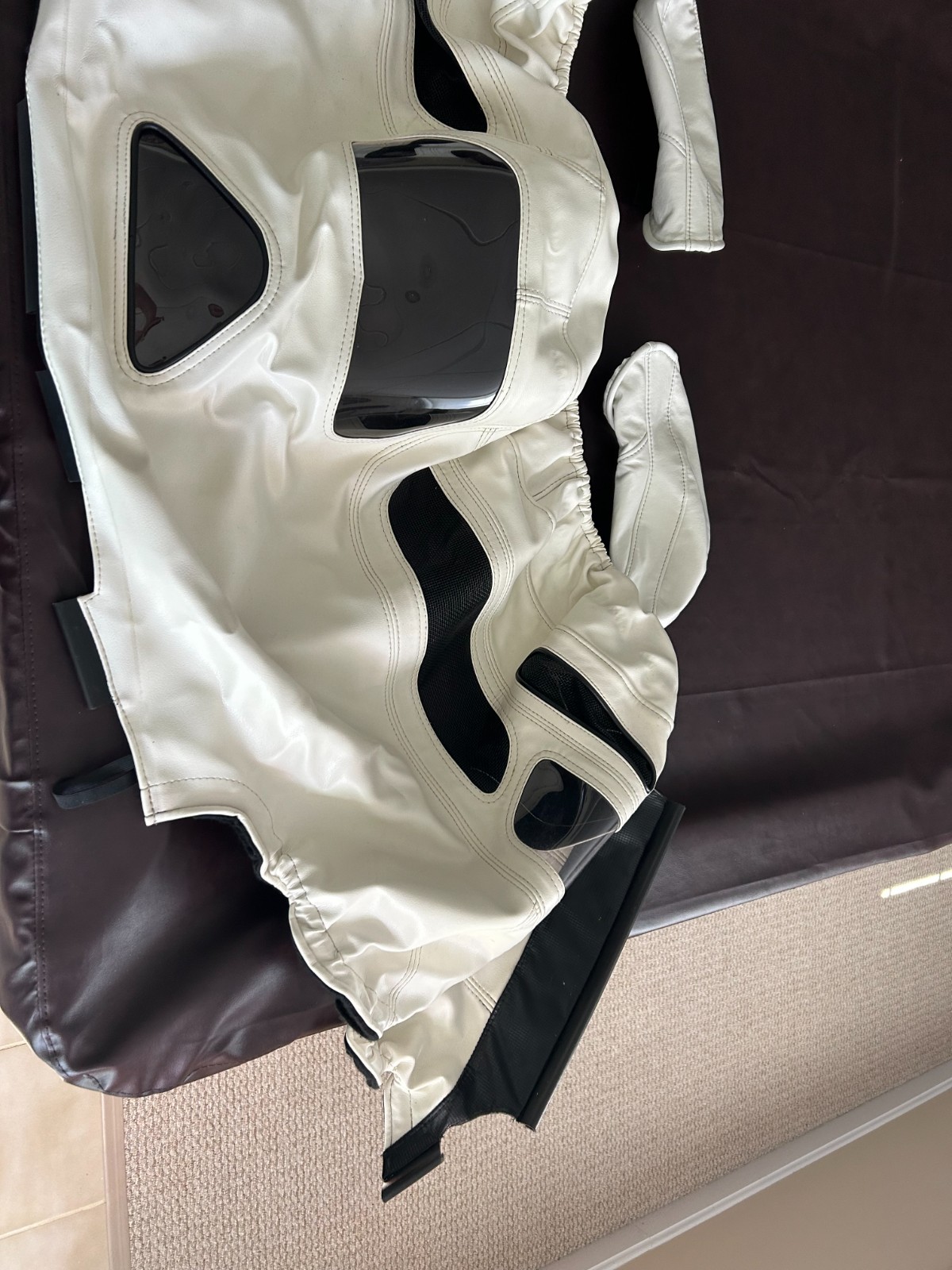 Colgan Custom C5 Corvette Bra & Mirror Covers – White Leather
