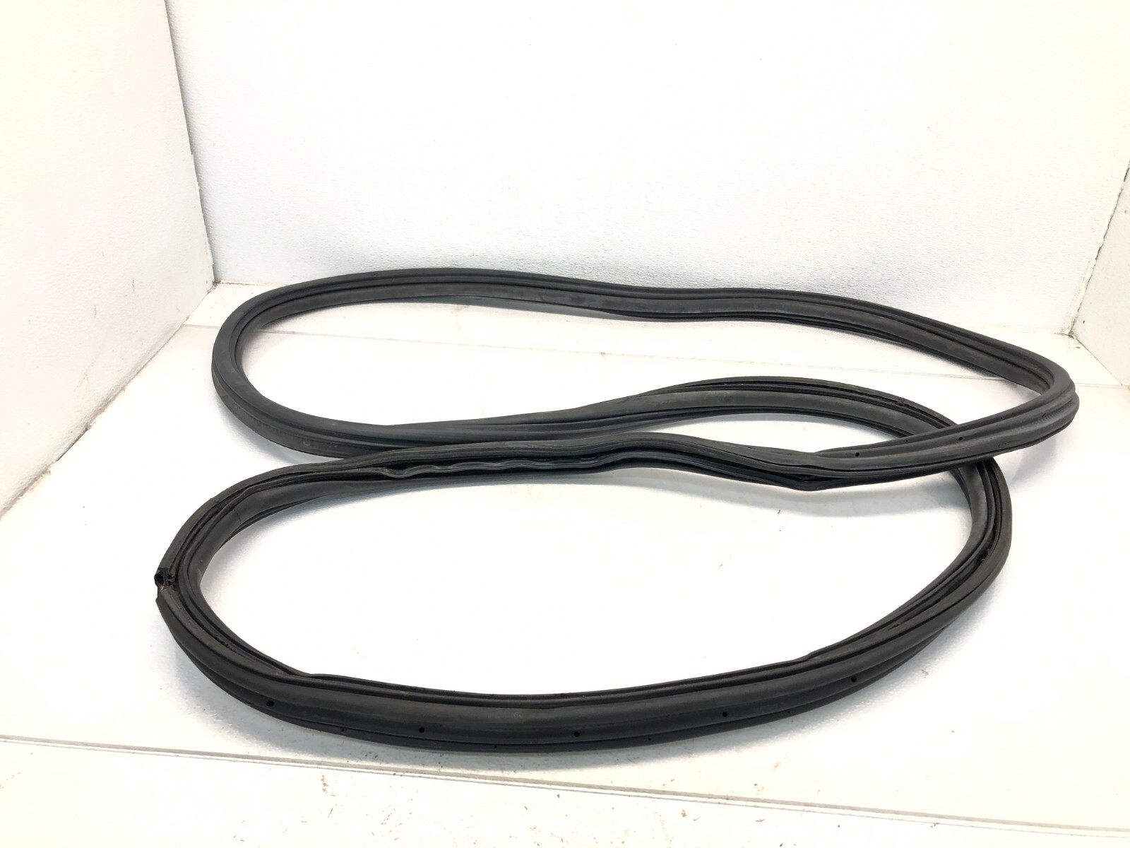 2019-2023 LINCOLN NAUTILUS REAR TRUNK LID WEATHERSTRIP SEAL OEM