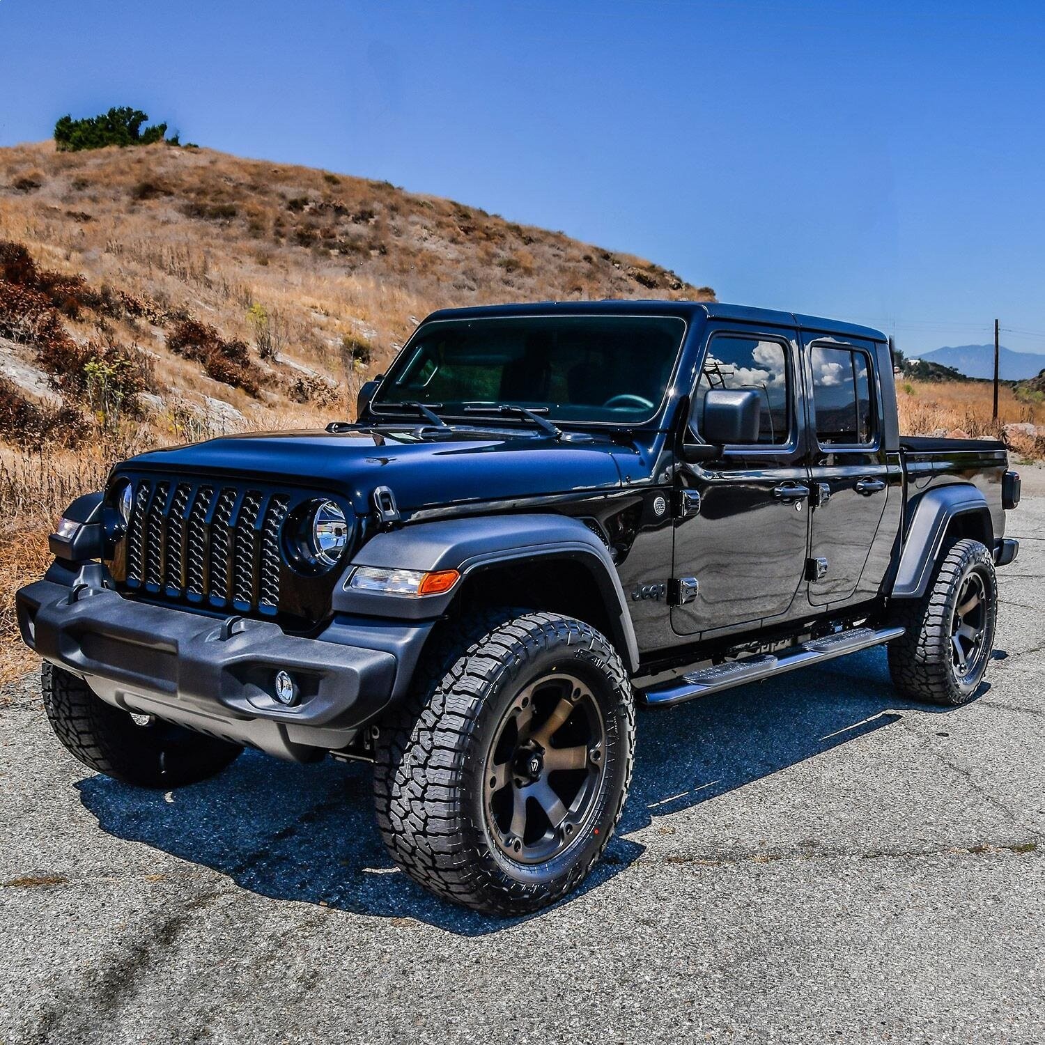 Westin Pro Traxx 4 Oval Nerf Bars for 2020 Jeep Gladiator JT Truck 4-Door
