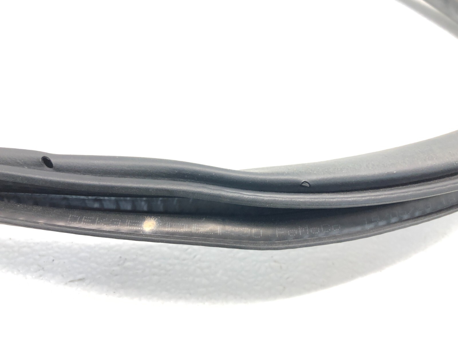 2019-2023 LINCOLN NAUTILUS RIGHT PASSENGER FRONT DOOR WEATHERSTRIP SEAL OEM