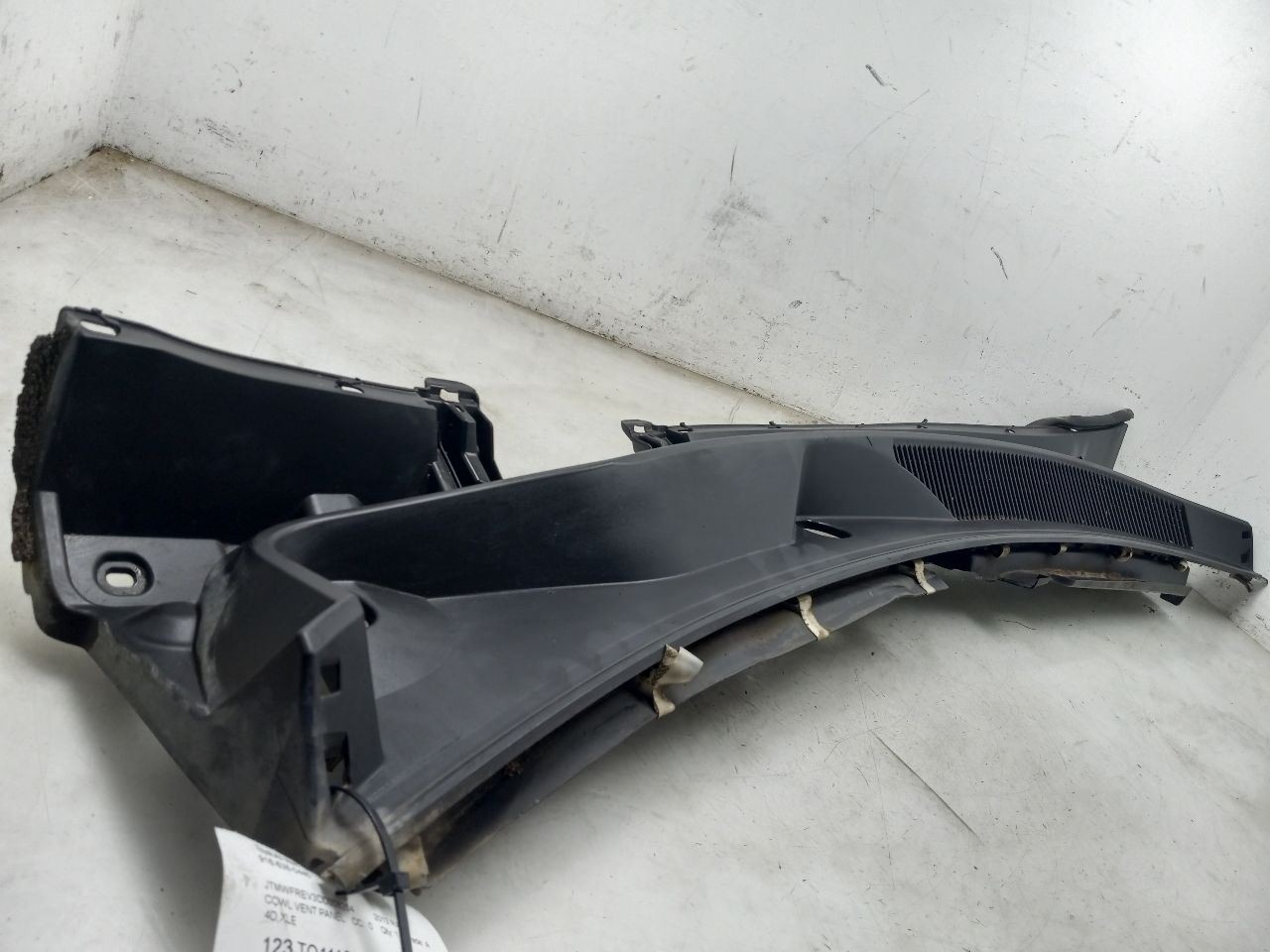2013 TOYOTA RAV4 XLE COWL VENT PANEL