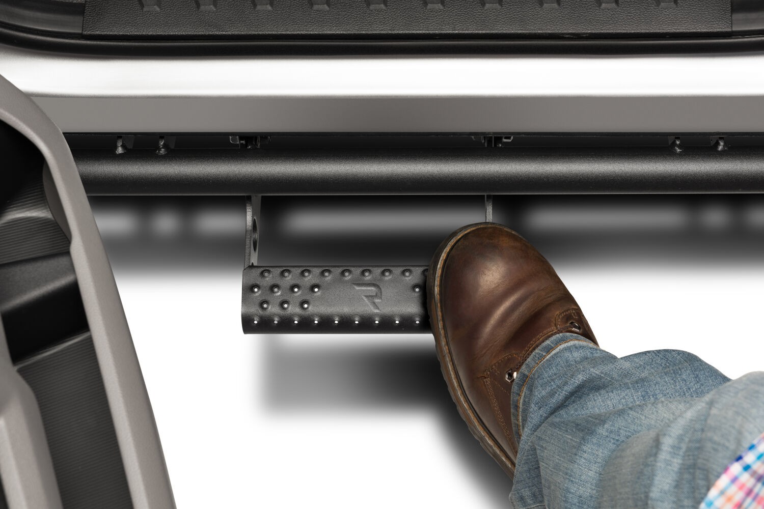 N-Fab F154RKRCCS4 RKR Step System – Cab Length (2 Step Mounts/2 Steps) For F-150