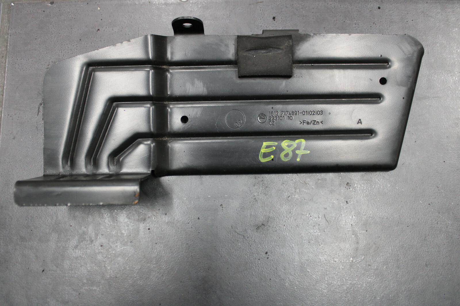 BMW 1 Series E81 E82 E87 E88 Fender Cover Plate Fuel Line 7174891